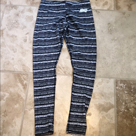 Nike Pants - Nike workout leggings. Size M
